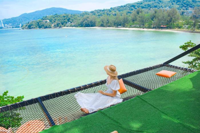 the cozy beach front hotel