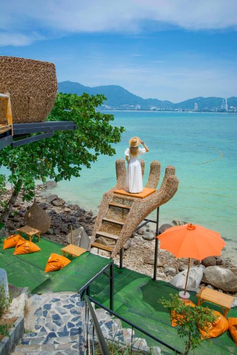 the cozy beach front hotel