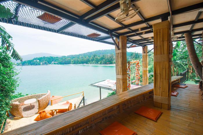 the cozy beach front hotel