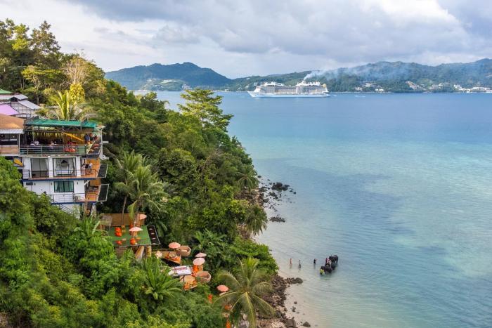 the cozy beach front hotel