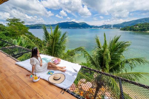 the cozy beach front hotel