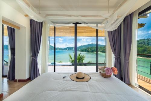 the cozy beach front hotel