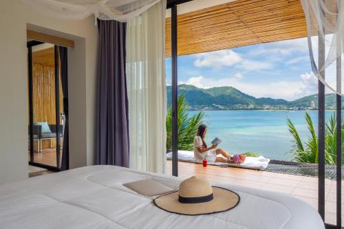 the cozy beach front hotel