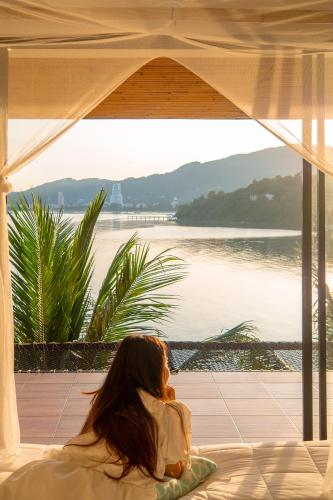 the cozy beach front hotel