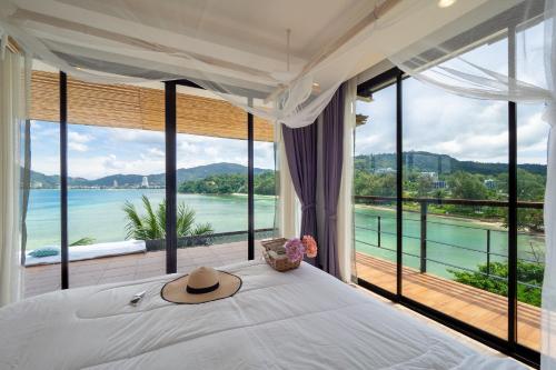 the cozy beach front hotel