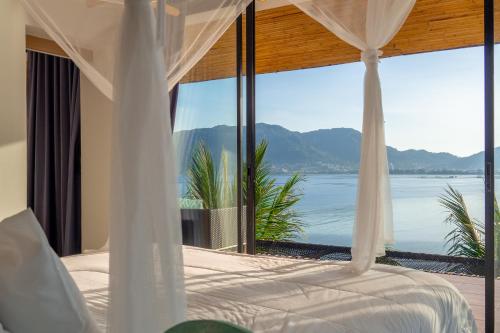 the cozy beach front hotel