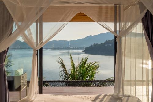 the cozy beach front hotel