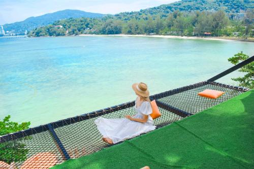 the cozy beach front hotel