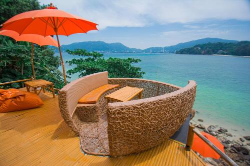 the cozy beach front hotel