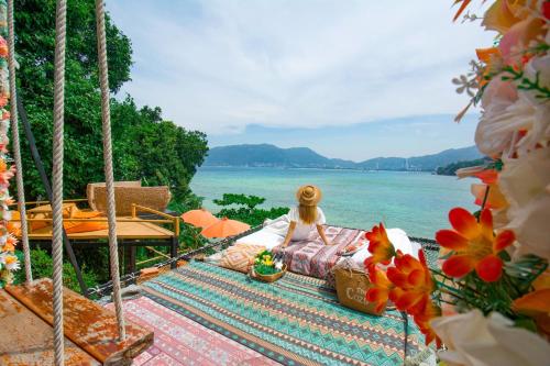 the cozy beach front hotel