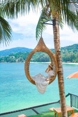 the cozy beach front hotel