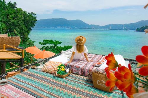 the cozy beach front hotel