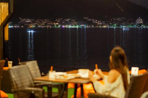 the cozy beach front hotel