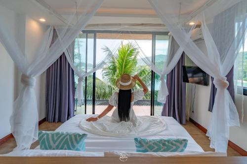 the cozy beach front hotel