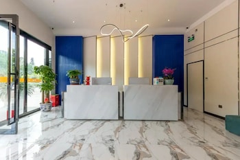 City Bang Qingshe Hotel (Longhua Guanlan Hi-Tech Science Park Shop),,2 star