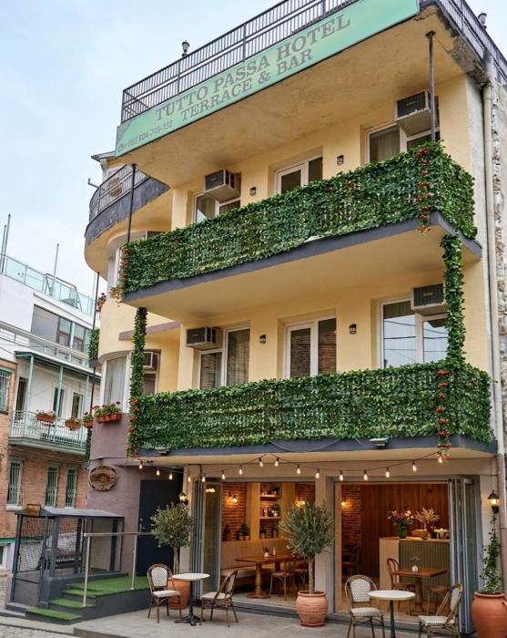 tutto passa hotel
