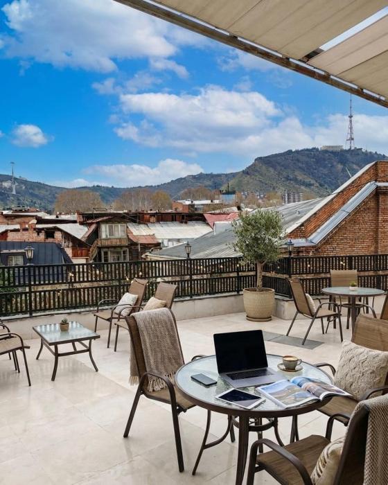 tutto passa hotel