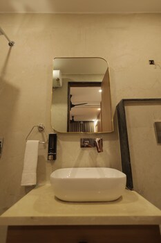 hotel sarovar hill