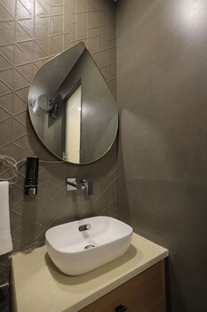hotel sarovar hill