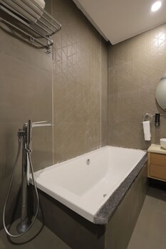 hotel sarovar hill