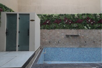 hotel sarovar hill