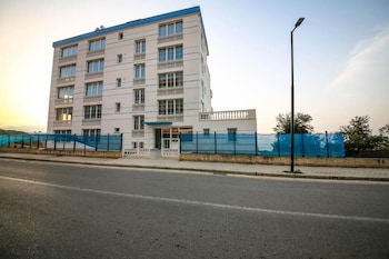 tonis rooms vlore