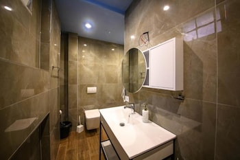 Tonis Rooms Vlore,,2 star