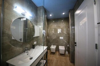 Tonis Rooms Vlore,,2 star