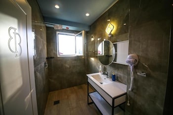 Tonis Rooms Vlore,,2 star