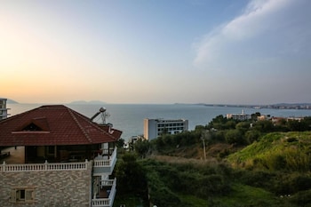 tonis rooms vlore