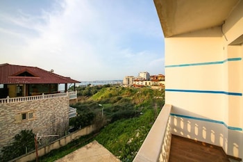 tonis rooms vlore