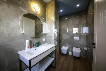 tonis rooms vlore