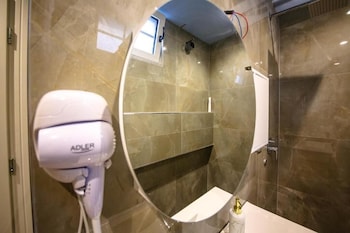 tonis rooms vlore