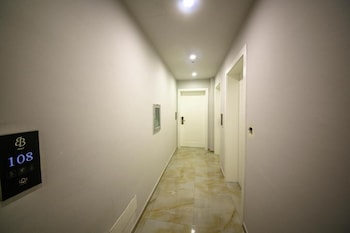 tonis rooms vlore