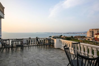 tonis rooms vlore