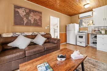 Hideaway Cabin,,2 star