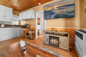Hideaway Cabin,,2 star