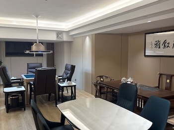 feng zheng hotel