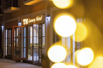 th luxury hotel