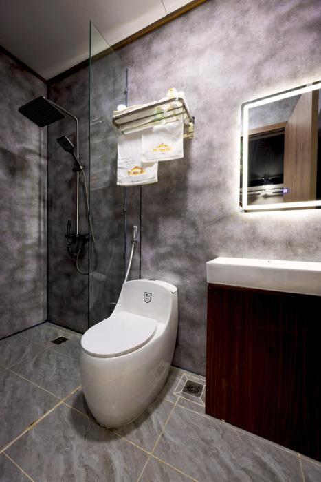 th luxury hotel