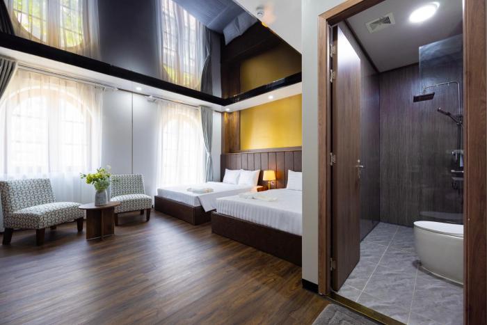 th luxury hotel
