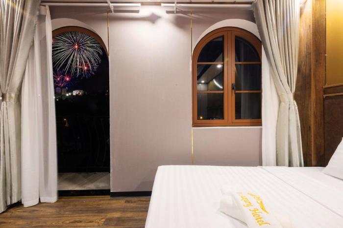 th luxury hotel