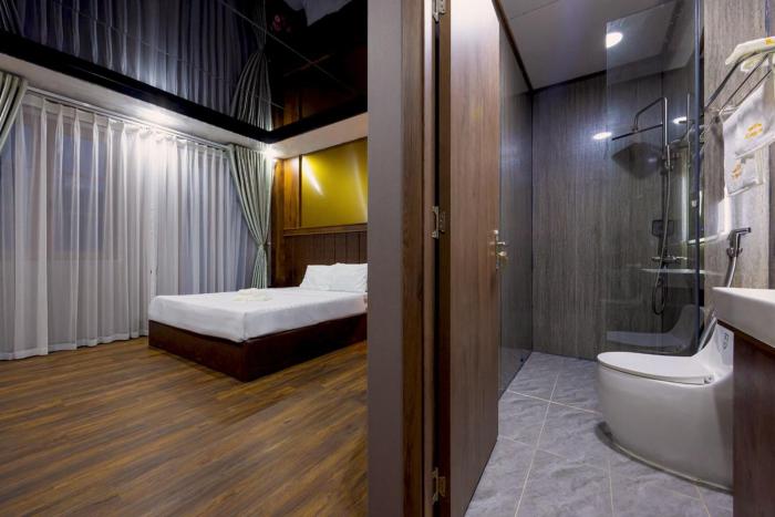 th luxury hotel
