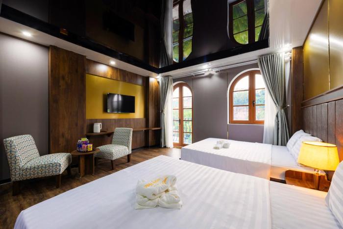 th luxury hotel