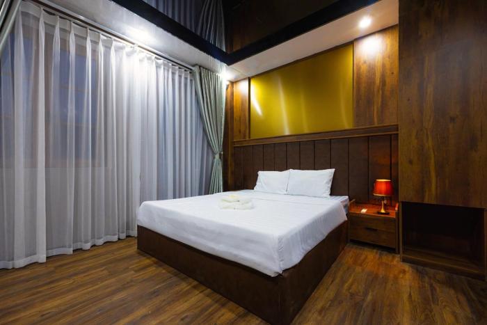 th luxury hotel