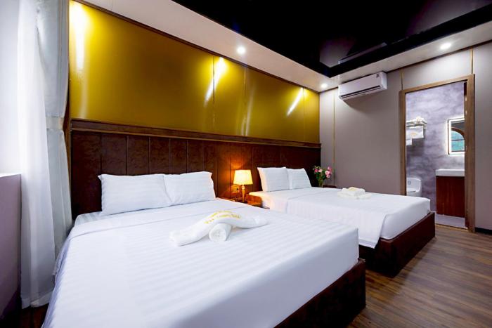 th luxury hotel