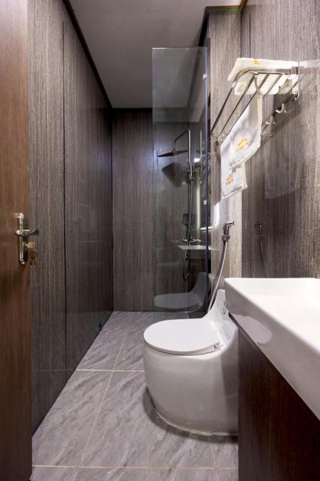 th luxury hotel