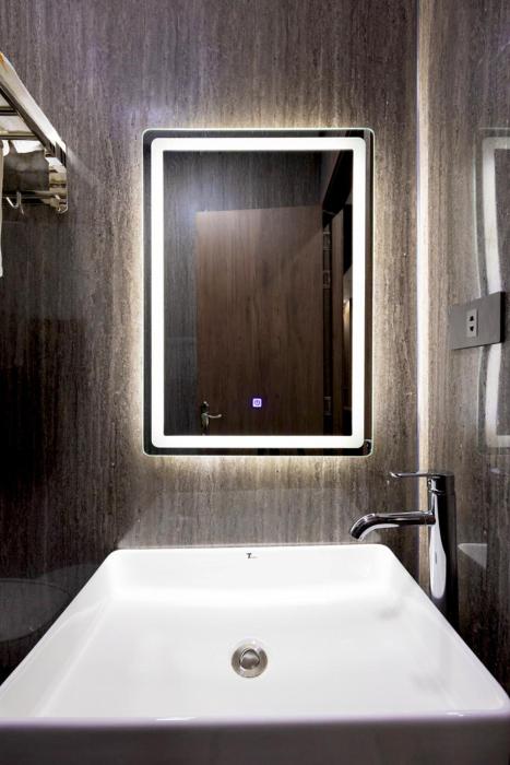 th luxury hotel