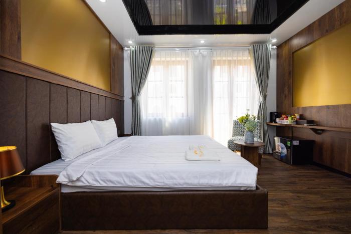 th luxury hotel