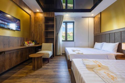 th luxury hotel